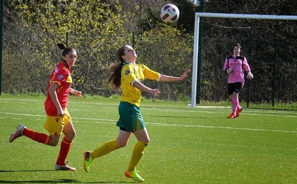 D2 - Marine COUDE (Nantes Saint-Herblain) dans la cour des grandes