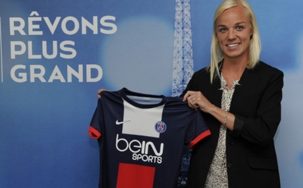 D1 - Caroline SEGER s'engage avec le PSG