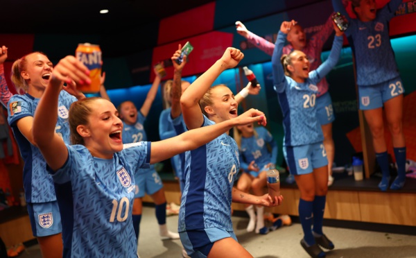 Les Anglaises fêtent leur victoire dans le vestiaire (photo FIFA WWC)