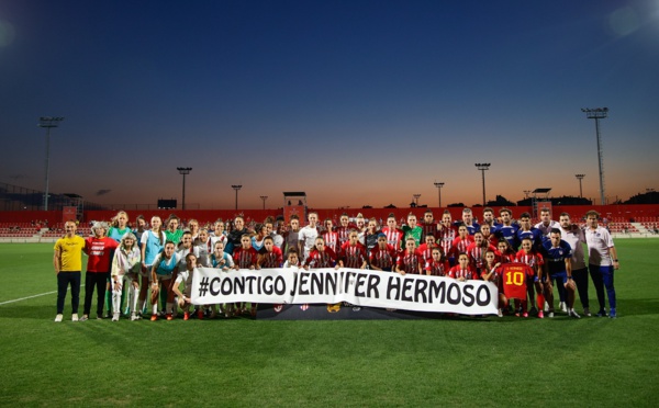 Hermoso a des soutiens de partout dans le monde (ici l'Atlético avant son match)