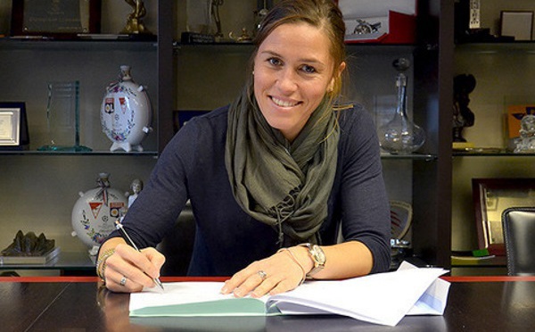 D1 - Camille ABILY (Lyon) prolonge de deux ans