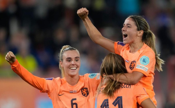 Daniëlle van de Donk et ses partenaires s'offrent les championnes d'Europe 2022 et finaliste de la Coupe du Monde 2023 (photo KNVB)