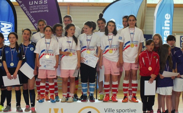 UNSS - Les filles de SALIES DU SALAT (31) championnes de France de futsal