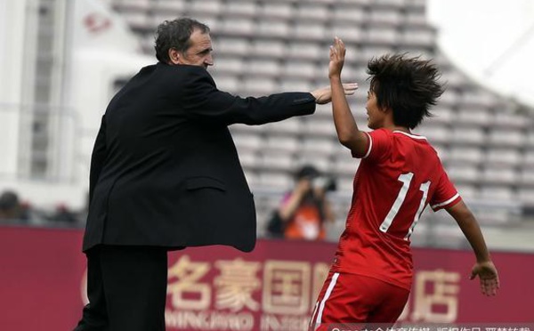 Amical - CHINE - ANGLETERRE : 2-1, Bruno BINI débute par une victoire