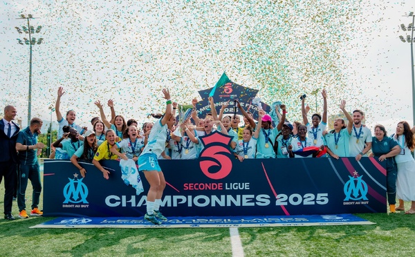 Les Marseillaises ont reçu leur trophée ce dimanche à l'issue d'un ultime succès face à Toulouse (photo OM.fr)