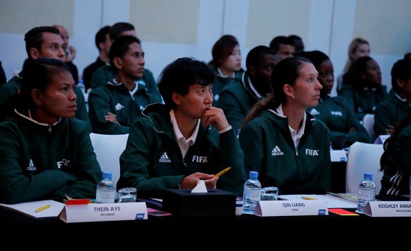 Arbitrage FIFA - Une préparation conjointe des Arbitres pour les Coupes du Monde masculine et féminine