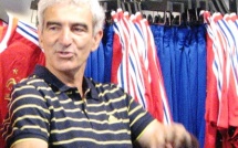 Raymond Domenech : "Le foot féminin n'est pas reconnu à sa juste valeur" Raymond Domenech : "Le foot féminin n'est pas reconnu à sa juste valeur"