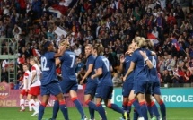 Les Bleues reçues avec honneur à Bollaert