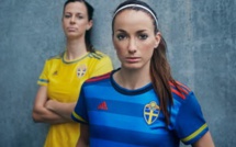 Suède - Lotta SCHELIN et Kosovare ASLLANI présentent le maillot de la SUEDE pour le MONDIAL