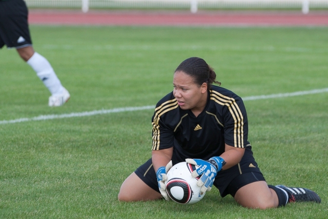 2011_Football_Feminin_Division1_Amical_0039.jpg