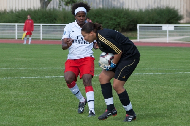 2011_Football_Feminin_Division1_Amical_0037.jpg