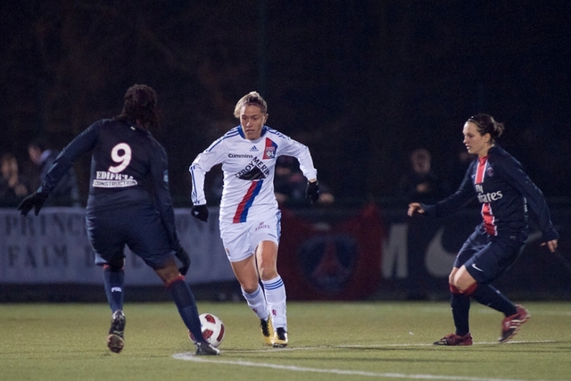 2011_Football_Feminin_Division1_J09_0026.jpg