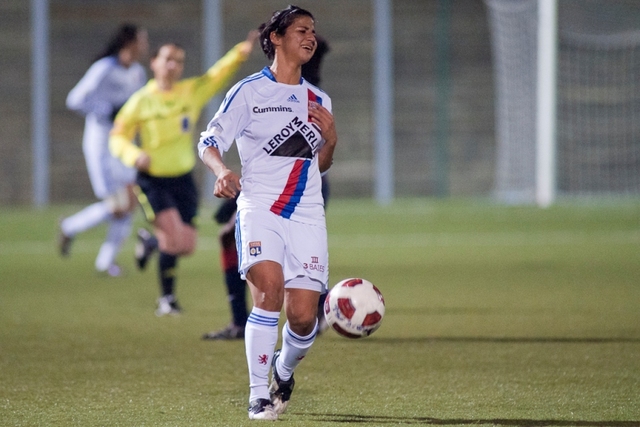 2011_Football_Feminin_Division1_J09_0012.jpg
