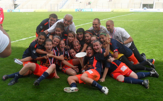 Challenge U19 - Montpellier avec le trophée.jpg