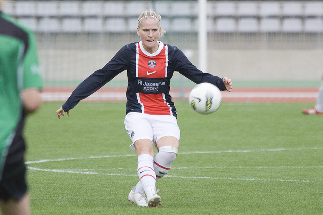 20111005_LeMoustic_FootOFeminin_20