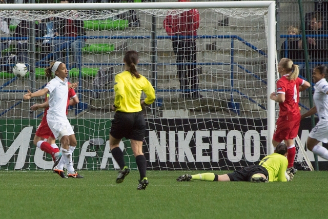 20120404_Foot_EquipeDe_France_A_Feminine_0004