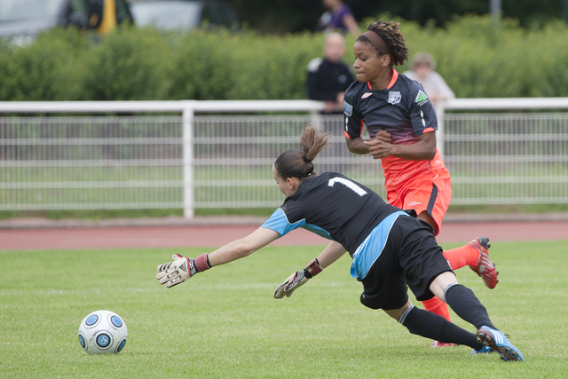 2010_Football_Feminin_Division1_J22_0011.jpg